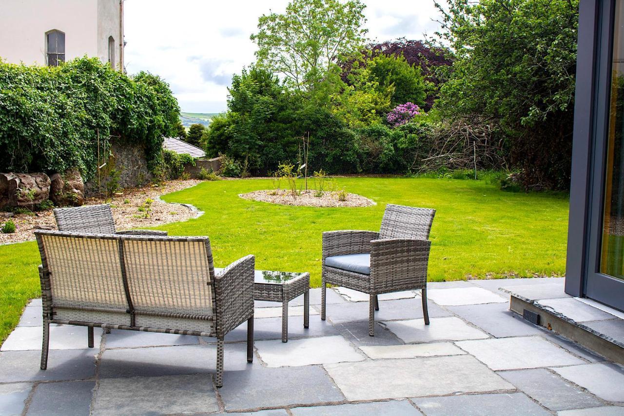 Dingle Garden Townhouse Bed and Breakfast Exteriör bild The garden of the house