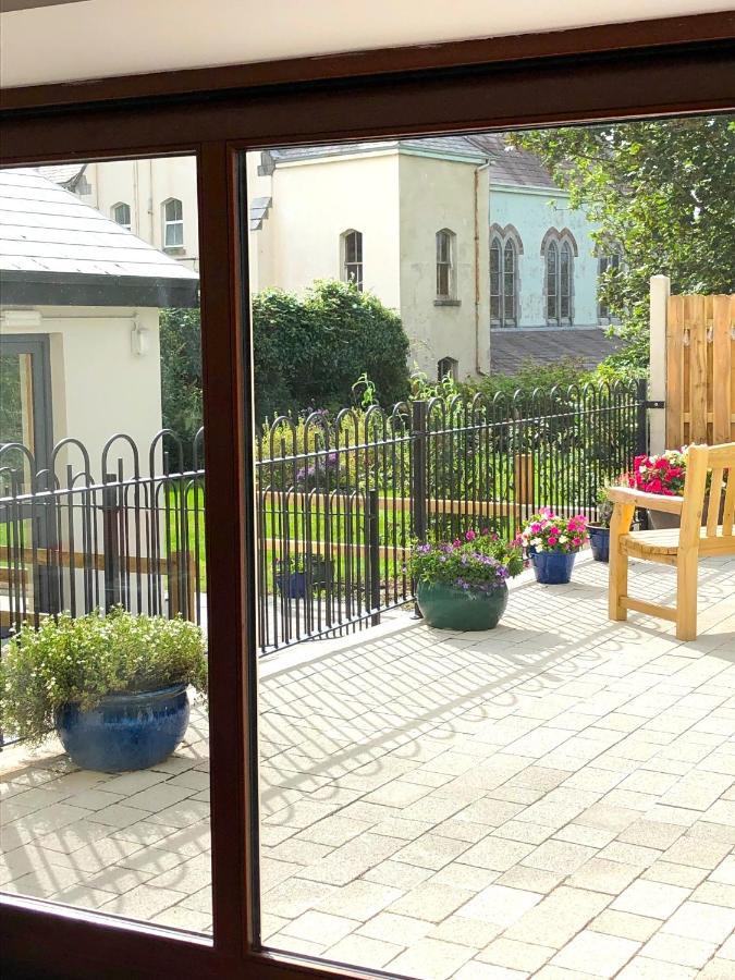 Dingle Garden Townhouse Bed and Breakfast Exteriör bild The garden of the former home of the 11th Duke of Grafton