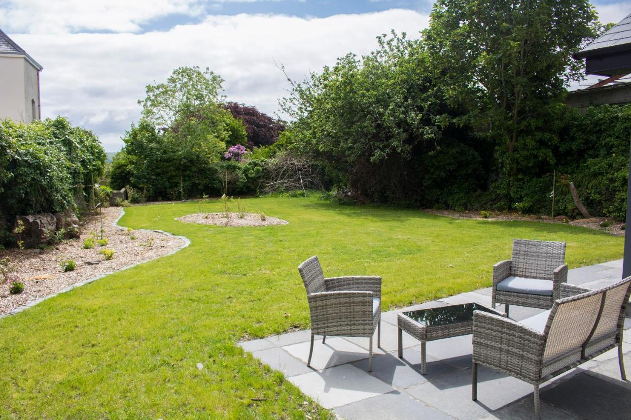 Dingle Garden Townhouse Bed and Breakfast Exteriör bild The garden of the house