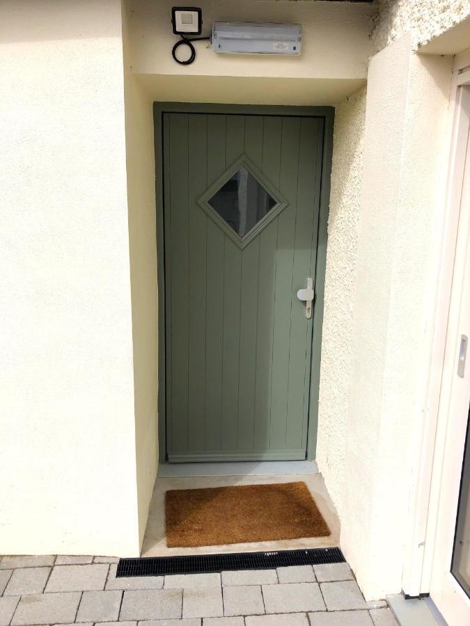Dingle Garden Townhouse Bed and Breakfast Exteriör bild A composite door