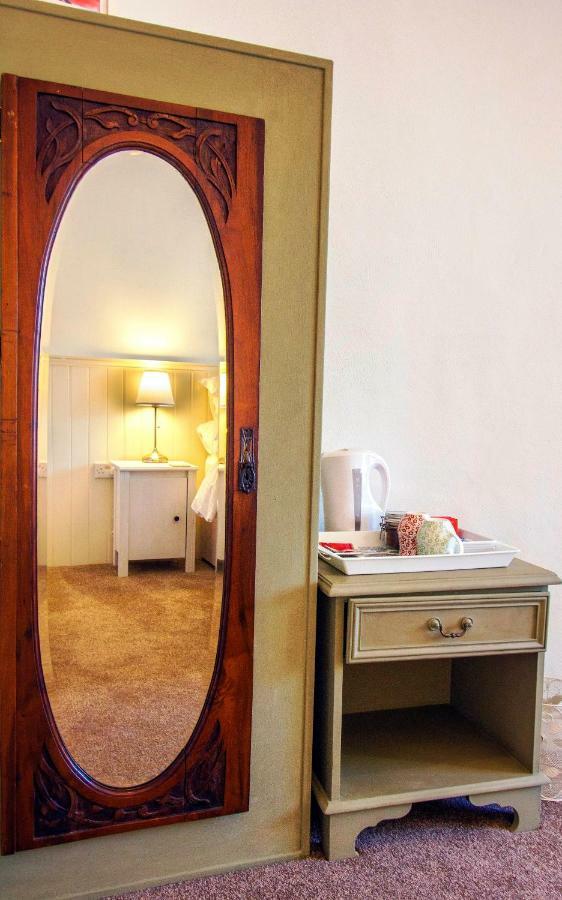 Dingle Garden Townhouse Bed and Breakfast Exteriör bild A room at the hotel