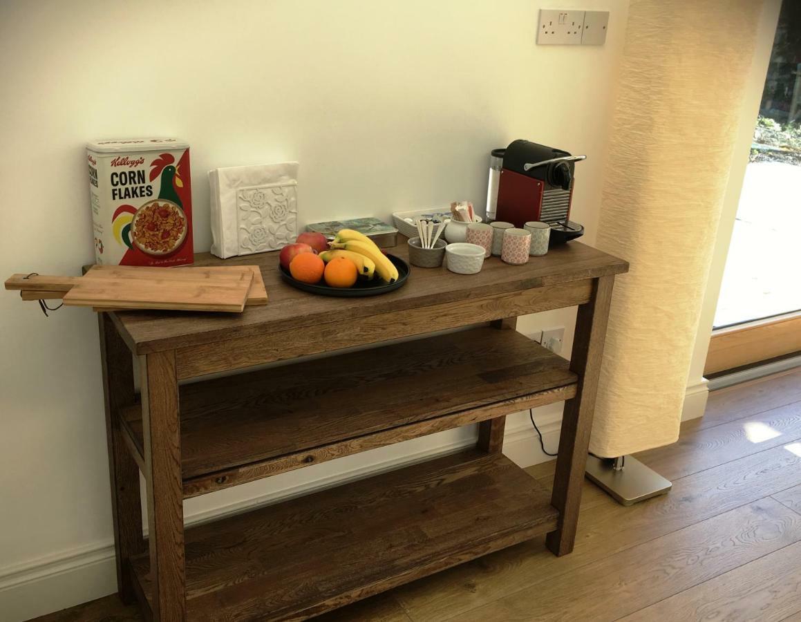 Dingle Garden Townhouse Bed and Breakfast Exteriör bild A coffee table with a coffee machine