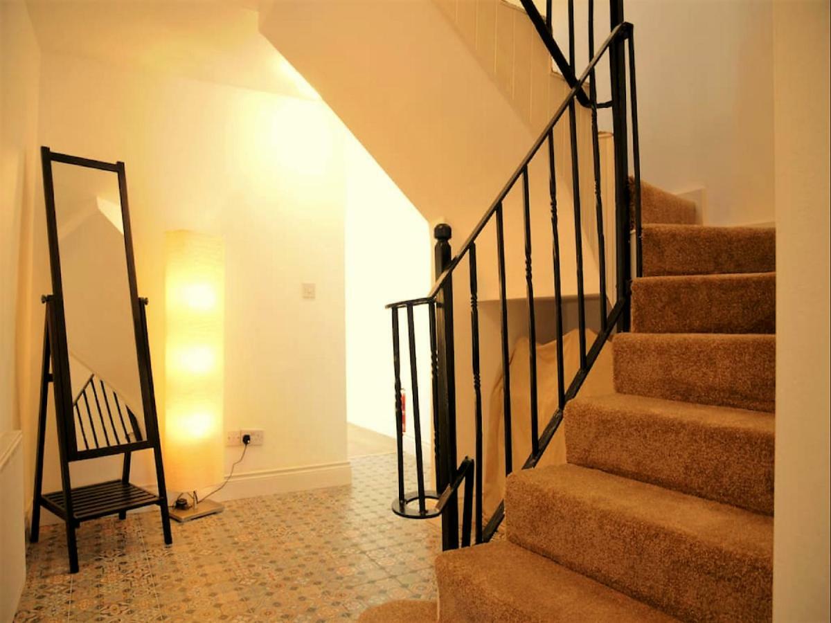 Dingle Garden Townhouse Bed and Breakfast Exteriör bild A staircase with a handrail